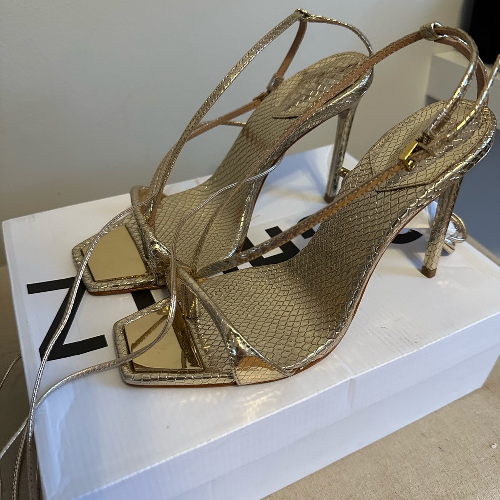 Gold Schutz Heels ✨